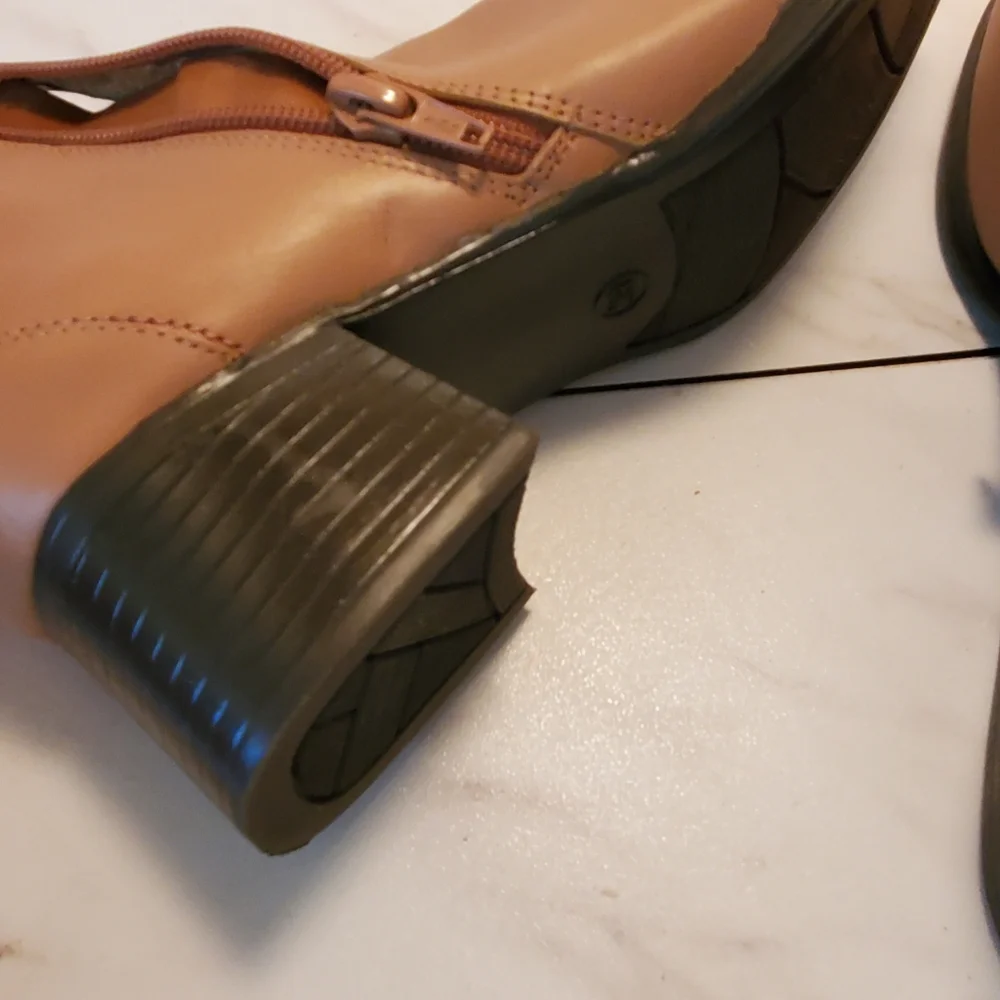 AJ Comfort Ankle Boot Tan,size 8W